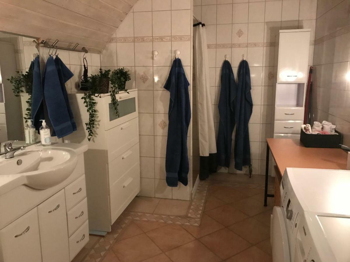 Centralt i Gentofte i 2 plan, ved S-Tog og busser Eksteriør bilde